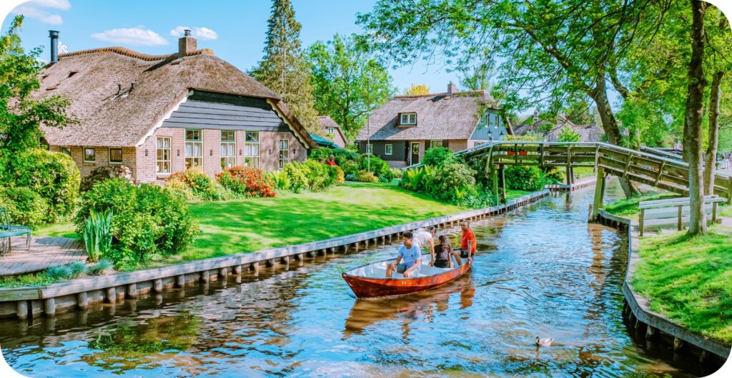 Giethoorn: The Netherlands' "Venice of the North"

best cities to visit in europe